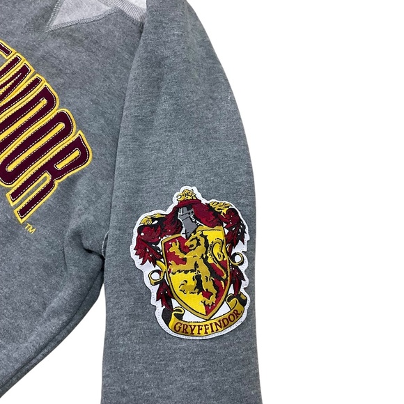 Harry Potter Gryffindor Universal Studios Gray Pullover Sweatshirt Size Small - Picture 3 of 11